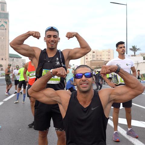 Coureurs devant la Mosquée Hassan II
